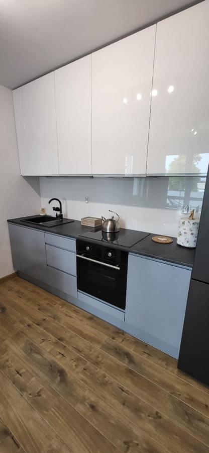 Apartment 6 *