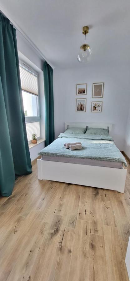 Apartment 6 *